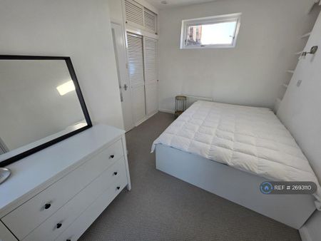 1 bedroom flat to rent - Photo 5