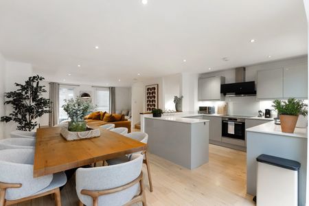 3 Bed Terraced House, Cinnamon Row, SW11 - Photo 5