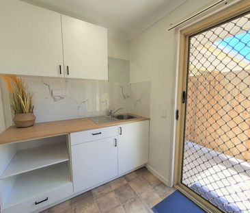 Furnished + All Bills + Unlimited WiFi incl - Photo 5