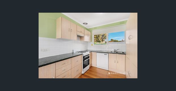 Peaceful family neighbourhood... - Photo 1