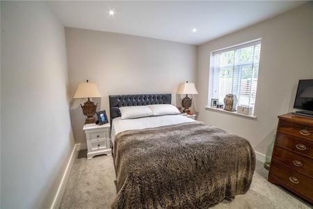 3 bedroom flat to rent - Photo 2