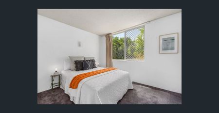 Beautifully Furnished Burleigh Beachfront Unit with Ocean Views - Photo 5