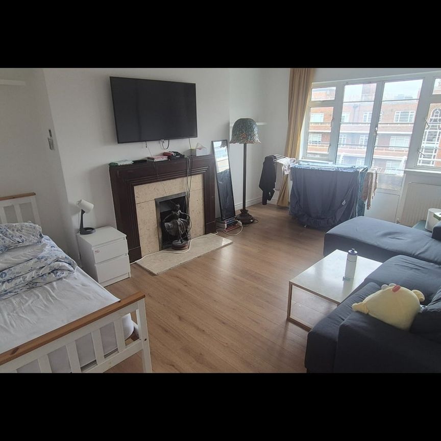 Room in a Shared Flat, Gliddon Road, W14 - Photo 1