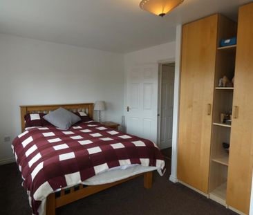 4 bedroom end of terrace house to rent - Photo 6