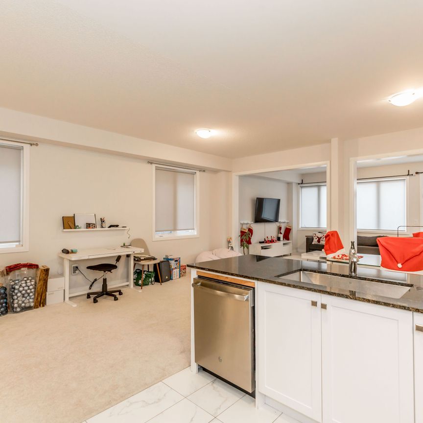 For Lease - 147 Landolfi Way, Bradford West Gwillimbury, Ontario - Photo 1