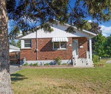 For Lease - 49 Grassmere Court, Oshawa, Ontario - Photo 2