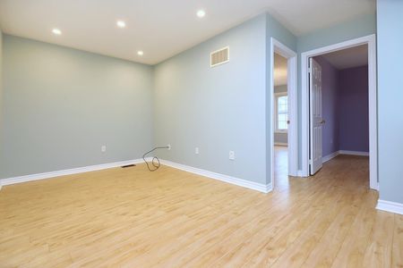 For Lease - 384 Riverstone Drive, Oakville, Ontario - Photo 2