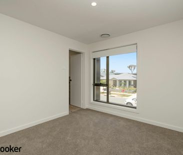 Brand new 3 bedroom townhouse. - Photo 3