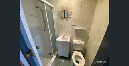 Spacious Home in Casula - Photo 3