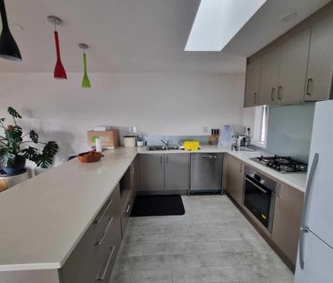 NEW LYNN - WELL PRESENTED TOWNHOUSE - Photo 5