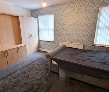 5 bedroom end of terrace house to rent - Photo 6