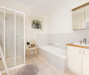 8A Leamington Crescent, Caulfield East VIC 3145 - Townhouse For Ren... - Photo 1