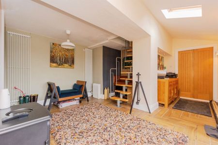 Halifax, Boothtown - Photo 2