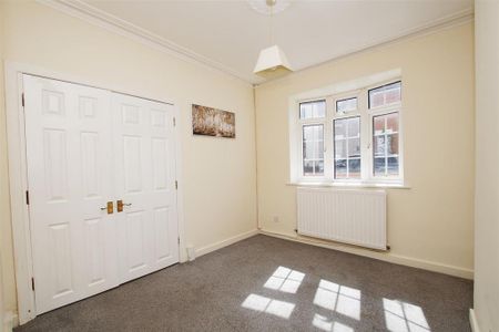2 bedroom end of terrace house to rent - Photo 5