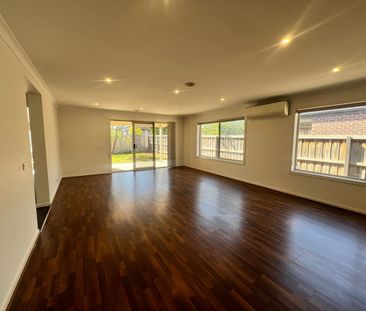 Wonderfully located, 4 bedroom home. - Photo 2