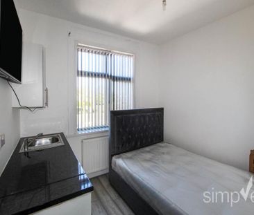 1 bedroom in a house share to rent - Photo 6