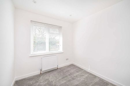 Sunna Gardens, Lower Sunbury, TW16 - Photo 4