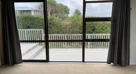 Blockhouse Bay, 3 bedrooms, 1.5 bathrooms - Photo 2