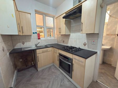 1 Bed Flat, Westwood Road, IG3 - Photo 5