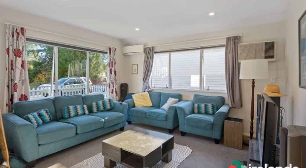 Bright Sunny Four Bedroom Student House - Photo 1