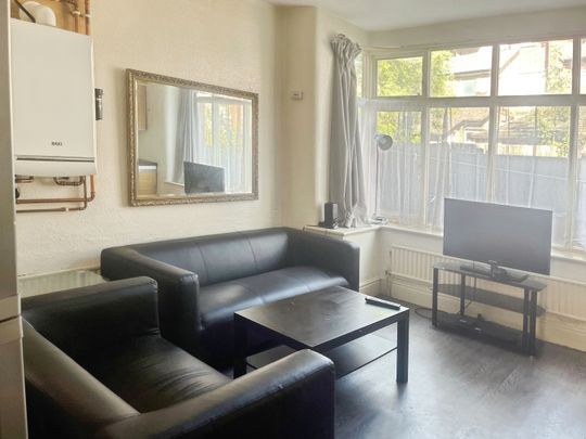 5 bedroom house to rent Thurlby Street, M13 - Photo 1