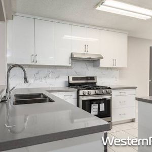 Burnaby Metrotown-4F Spacious 3 BDRM 2 Bath-Fantastic Location! - Photo 2