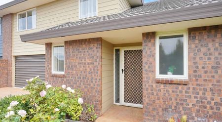 Spacious Family Home - Photo 5