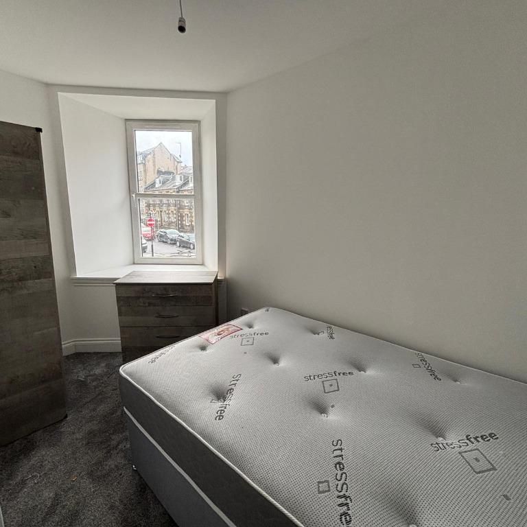 3 bedroom flat to rent - Photo 1