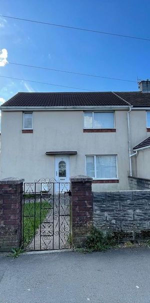 3 bedroom semi-detached house to rent - Photo 2