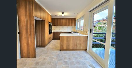 CENTRAL LOCATION AND BEAUTIFULLY PRESENTED - Photo 4