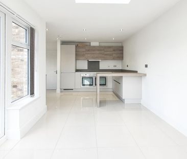 Picardy Close, Dobbs Weir, Hoddesdon - Photo 4