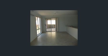 FOUR BEDROOM DELIGHT - WITH AIR CON! - Photo 2