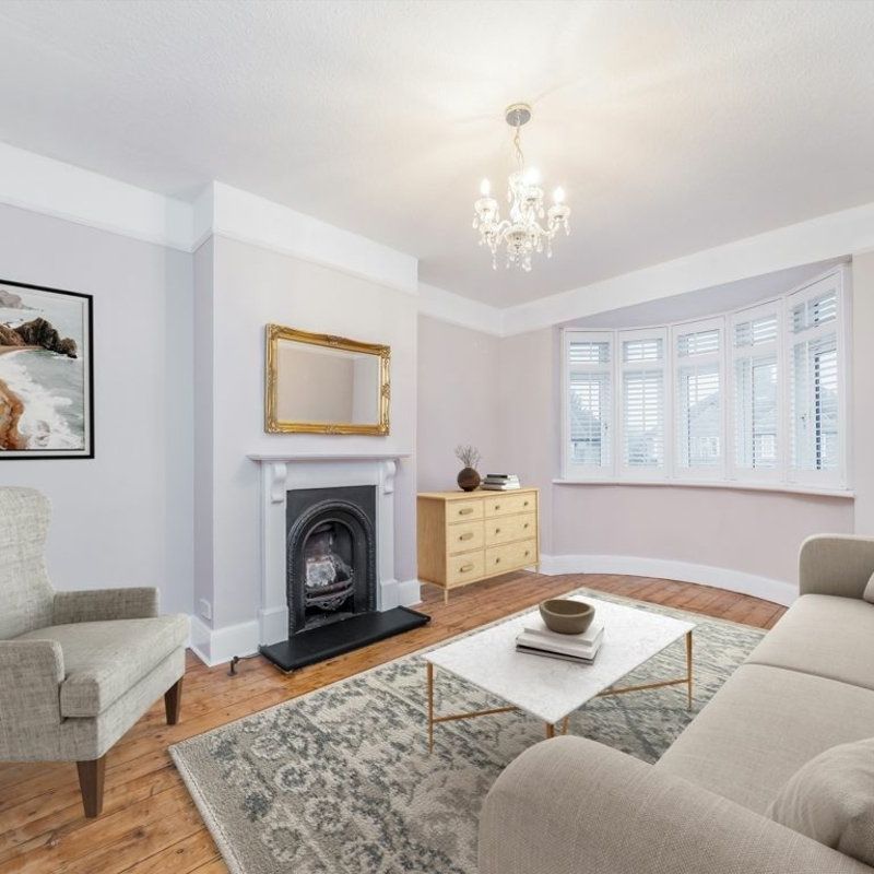 Chestnut Avenue, TW12, London - Photo 1