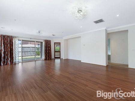 Contemporary home close to prestigious schools and parkland - Photo 5