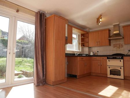 3 bedroom semi-detached house to rent - Photo 5