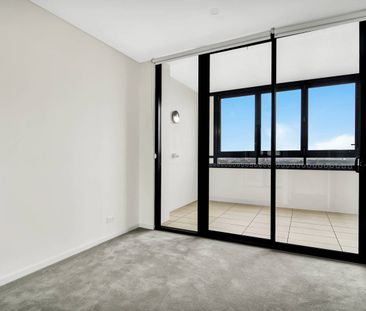 Bright Apartment | Modern | Comfortable & Spacious - Photo 2