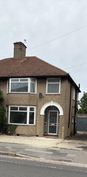 3 bed Semi-Detached - To Let - Photo 2