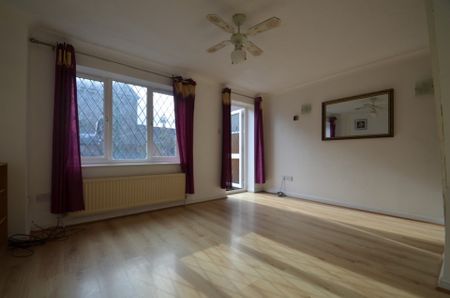 3 bedroom Property to rent - Photo 3