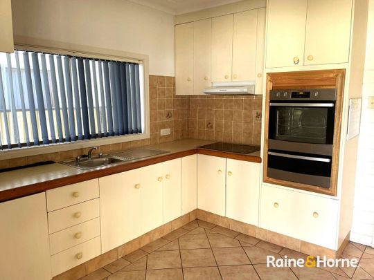 Stylish and Sophisticated - Photo 1