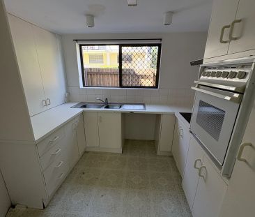 Affordable Apartment in Toowong! - Photo 2