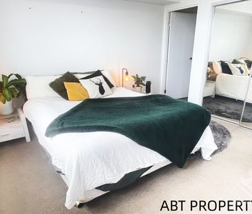 Unbeatable Location, Ground Floor With A Big Courtyard. Walk To Tra... - Photo 6
