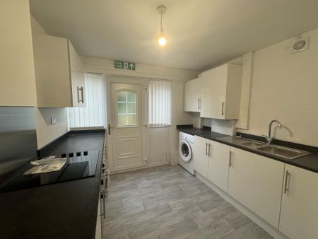 5 bedroom semi-detached house to rent - Photo 5