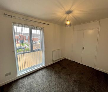 5 bedroom link detached house to rent - Photo 1