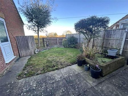 Shire Close, Billinghay, Lincoln, Lincolnshire, LN4 - Photo 5