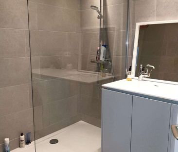 Volledig gerenoveerd appartement op de 2de verdieping, ideaal geleg... - Foto 1