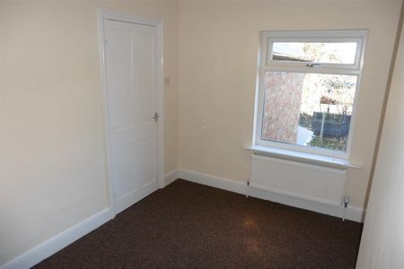 3 Bedroom House to Rent in Ealing Terrace, Rushden, Northants, NN10 - Photo 4