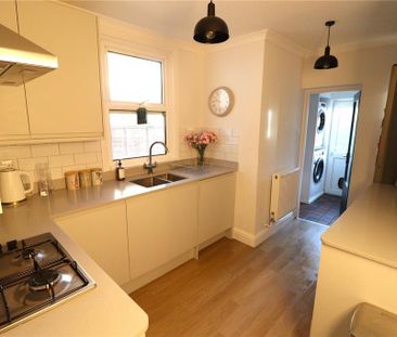 3 bedroom terraced house to rent - Photo 5