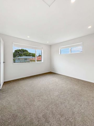 Stunning New Build Home on Claymore Street! - Photo 3