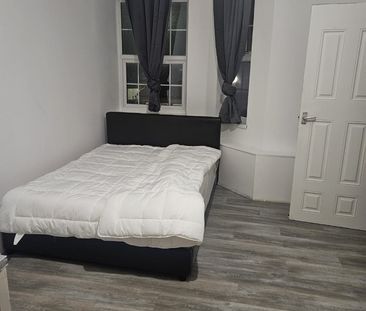 Studio Flat, Palmer's Green, N13 - Photo 1