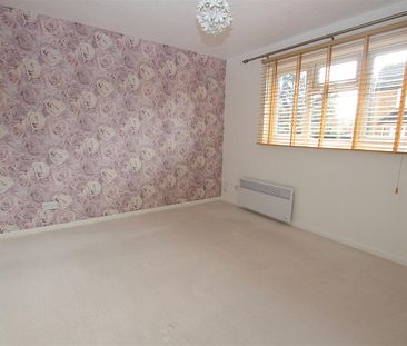 1 bedroom Semi-Detached House to let - Photo 4